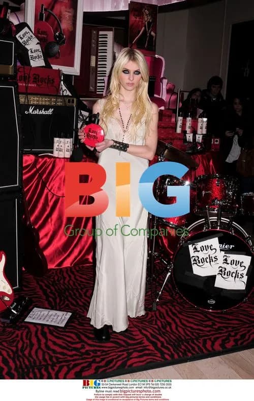 Taylor Momsen Hosts Victoria's Secret Beauty Launch