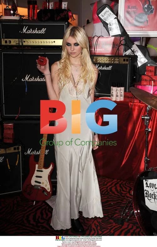 Taylor Momsen at Victoria's Secret Fragrance Launch