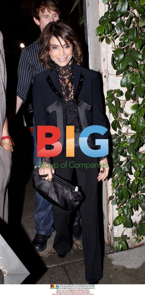 Paula Abdul leaving clothing store