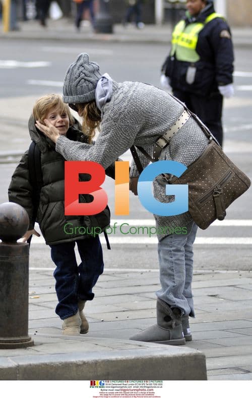 Sarah Jessica Parker Takes Son to School