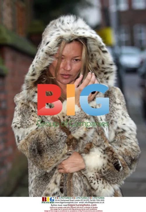 Kate Moss Picks Up Daughter Without Engagement Ring