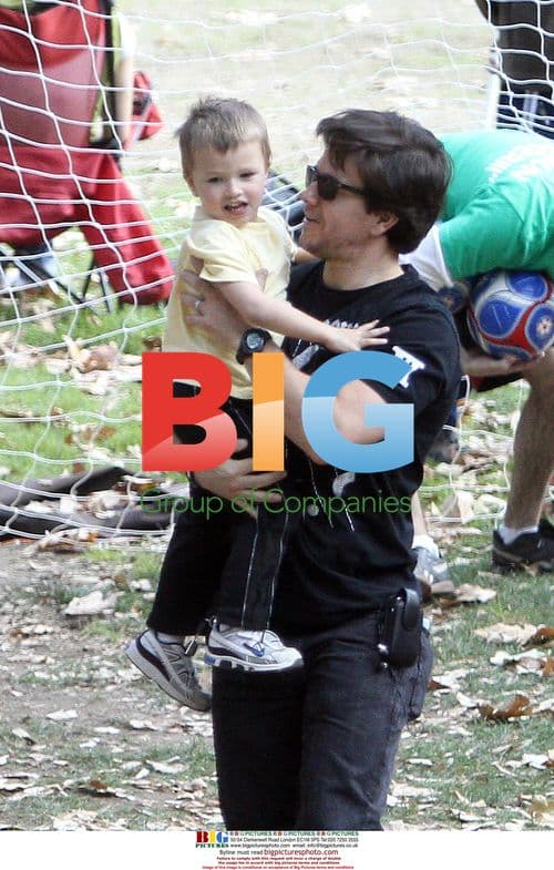 Mark Wahlberg plays with son