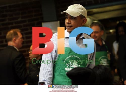 Obama Family Serves Meals