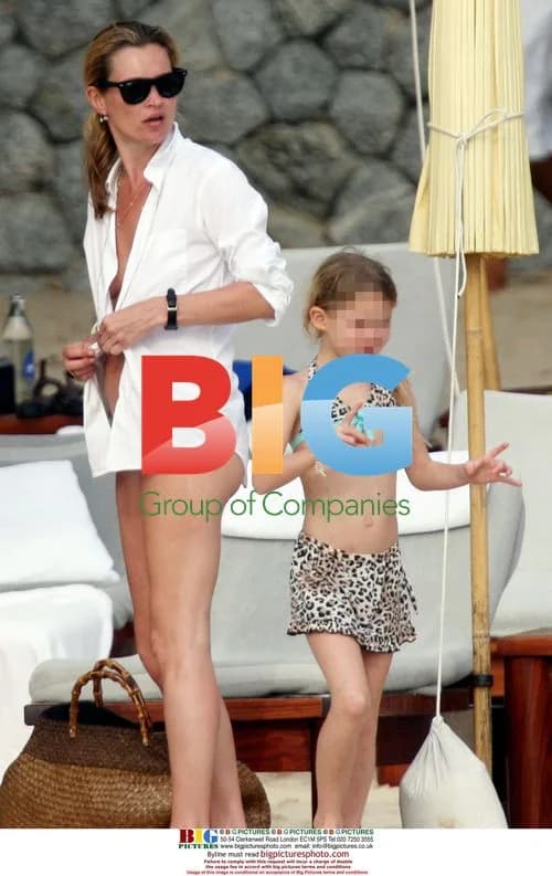 Naomi Campbell and boyfriend on beach with Kate Moss