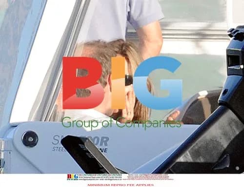 Prince William flirts with brunette on Sydney boat trip