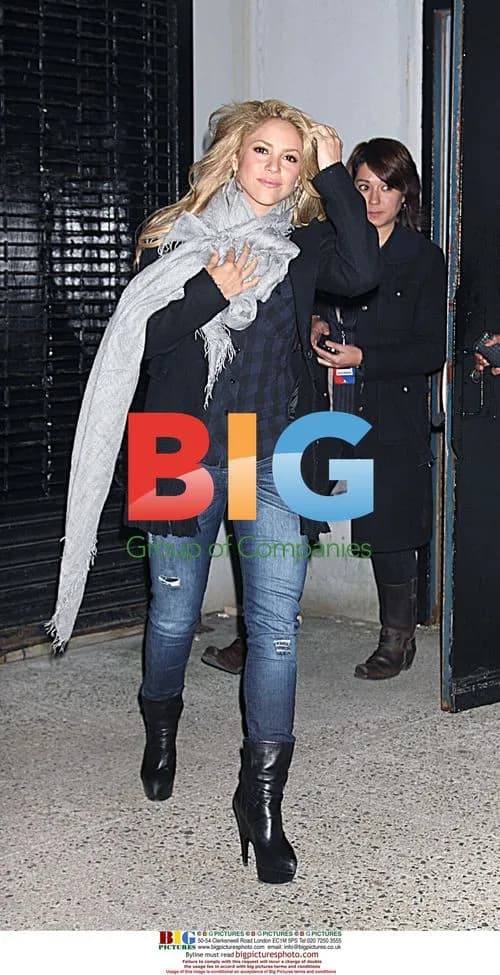 Shakira at Hope for Haiti Benefit