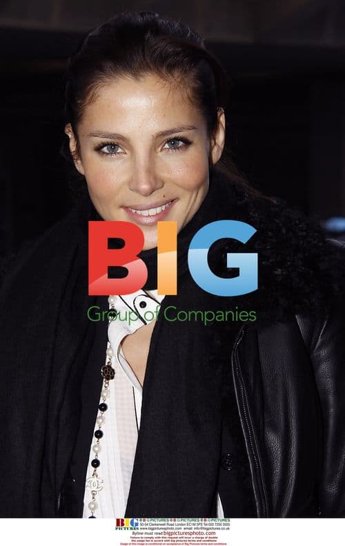 Elsa Pataky Departs from Nice Airport