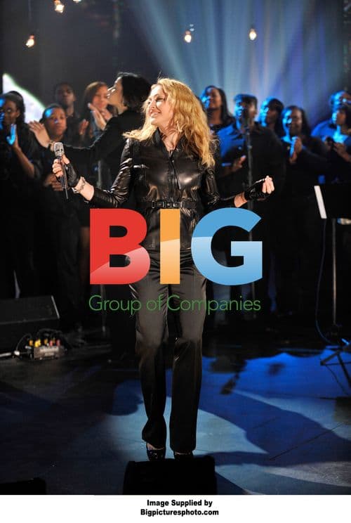 Madonna performs for "Hope For Haiti Now"