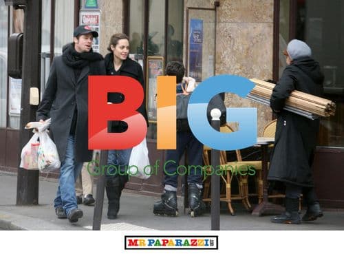 Brad Pitt and Angelina Jolie Kiss