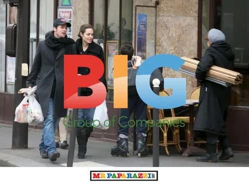 Brad Pitt and Angelina Jolie Kiss