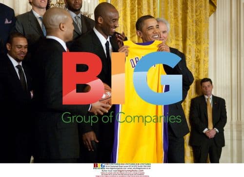 Obama Welcomes LA Lakers to White House