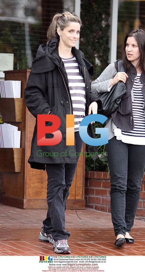Pregnant Amanda Peet Leaving Fred Segal