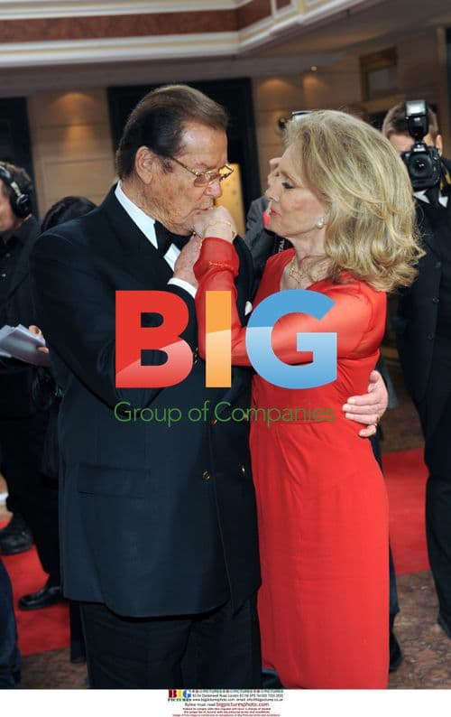 Sir Roger Moore and Lady Kristina at DIVA 2010 Awards