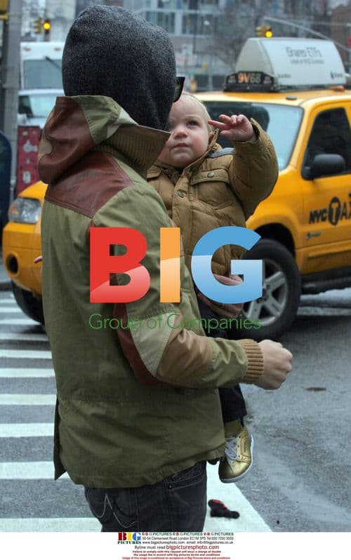 Pete Wentz and son Bronx get pizza