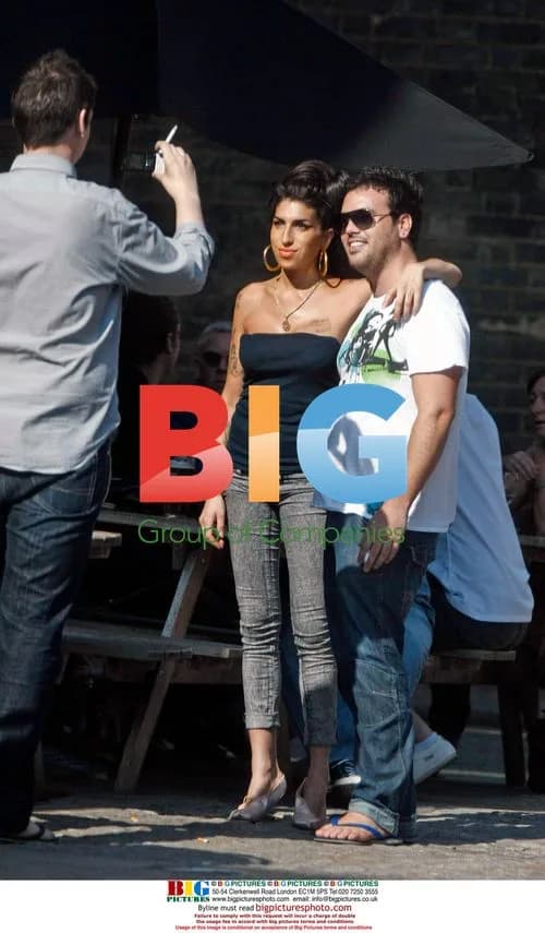 Amy Winehouse Interacts with Child at Pub