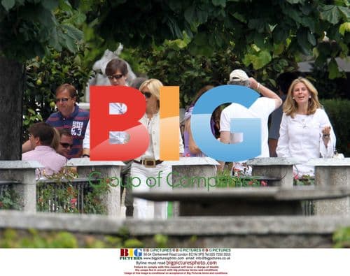 Murdoch\'s 10th Wedding Anniversary Party