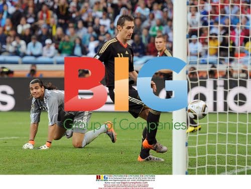 Miroslav Klose scores in World Cup Quarter Final