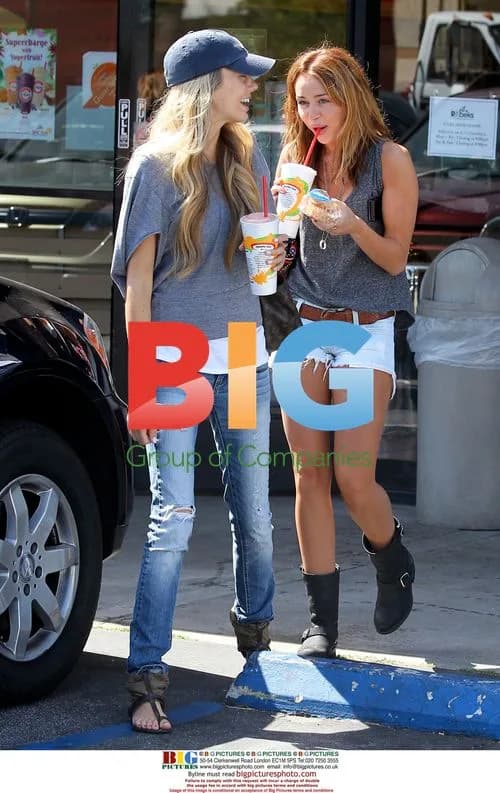 Miley Cyrus and Melissa Ordway Grab Smoothie