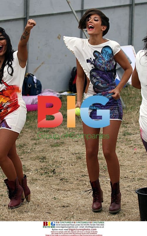 The Saturdays Perform at T4 On The Beach