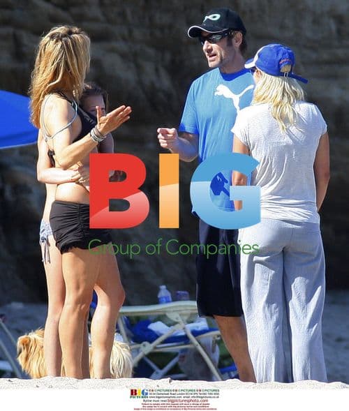 David Duchovny and Tea Leoni with kids on Malibu beach