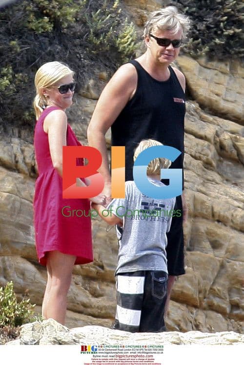 Tim Robbins and Reese Witherspoon at Malibu Beach