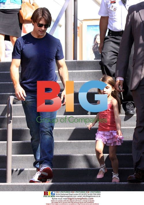 Tom Cruise and Katie Holmes shopping with Suri