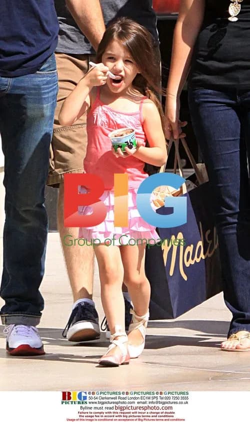 Tom Cruise and Family Shopping