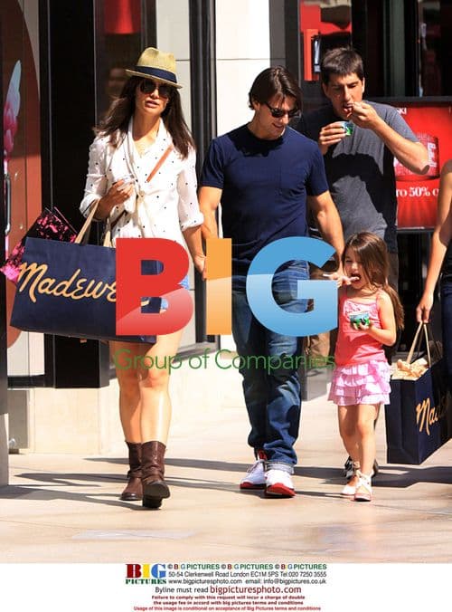 Tom Cruise and Katie Holmes Shop with Daughter Suri