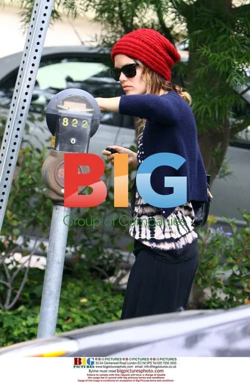 Rachel Bilson ATM in Los Feliz