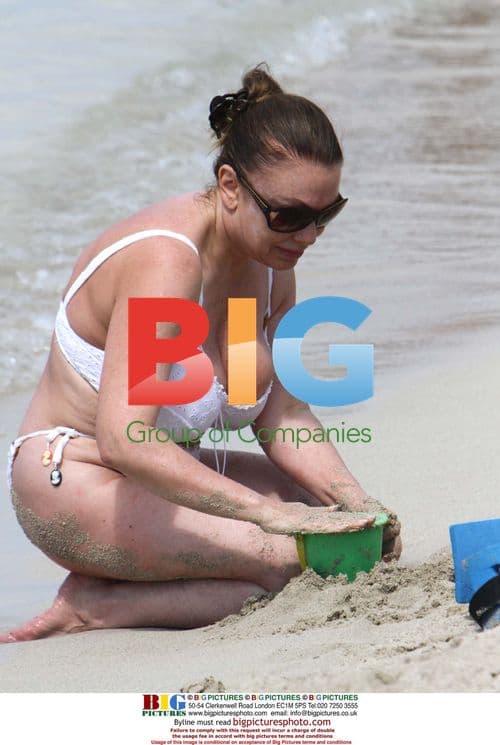 Veronica Lario and Grandchildren at Beach