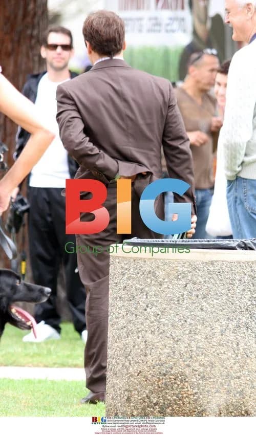 Jeremy Piven and Mark Wahlberg on Entourage set