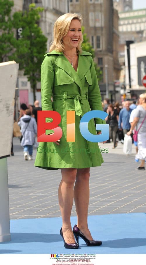 Sophie Raworth and Justin Rowlatt film 'Money Watch' in Liverpool