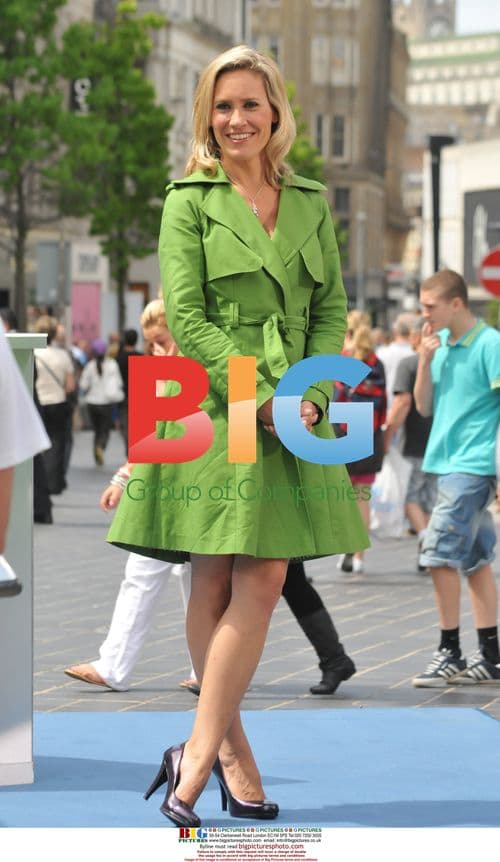 Sophie Raworth attacked by bee during "Money Watch" filming