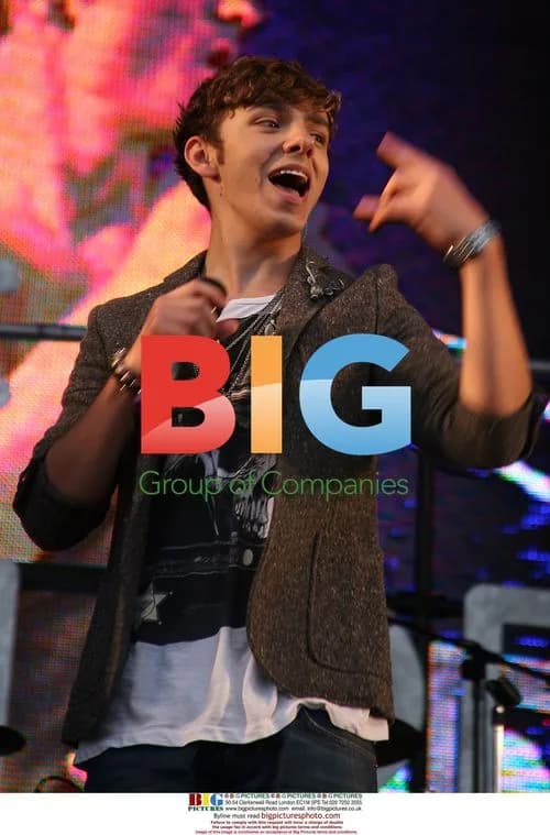 The Wanted supporting The Saturdays