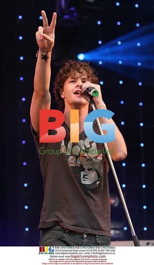 The Wanted supporting The Saturdays in Wigan