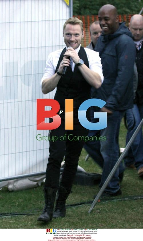 Ronan Keating Performs After Cheating Scandal