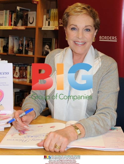 Julie Andrews Signs New Book