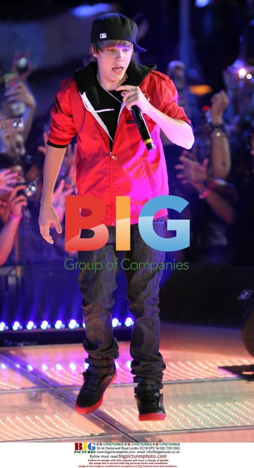 Justin Bieber Performs Hits at 2010 MMVAs
