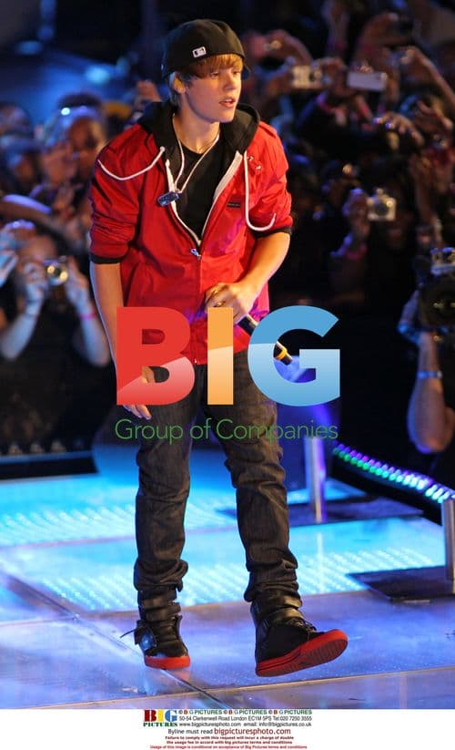 Justin Bieber Performs at 2010 MMVA