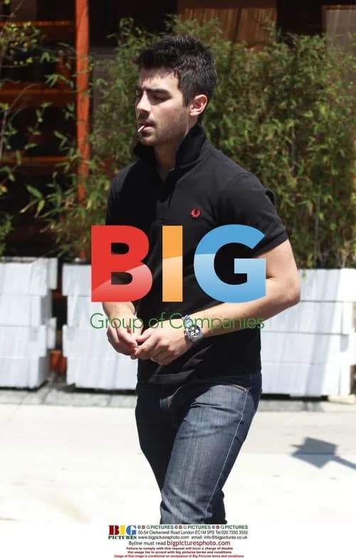 Joe and Kevin Jonas Spotted Shopping in LA