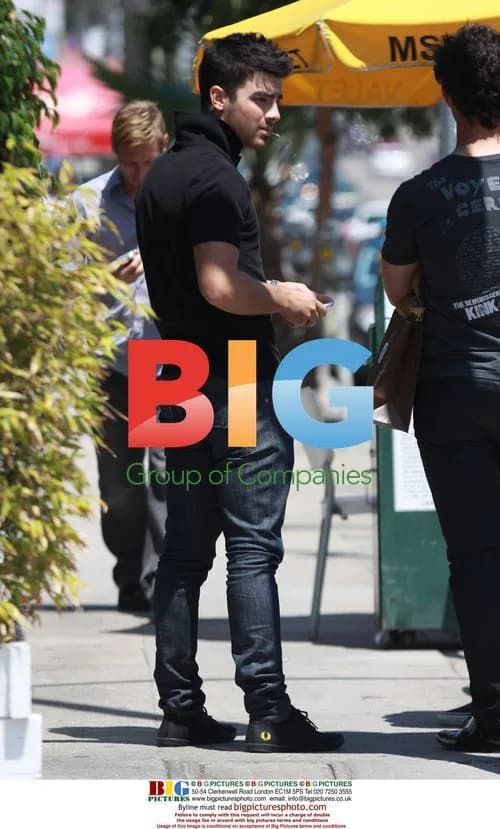 Joe and Kevin Jonas Shopping in LA