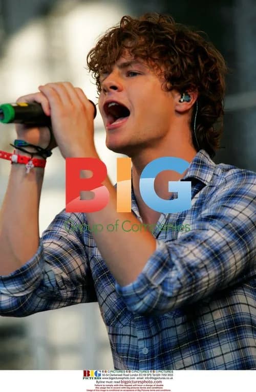 The Wanted supporting The Saturdays at a concert