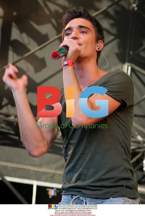 The Wanted supporting The Saturdays