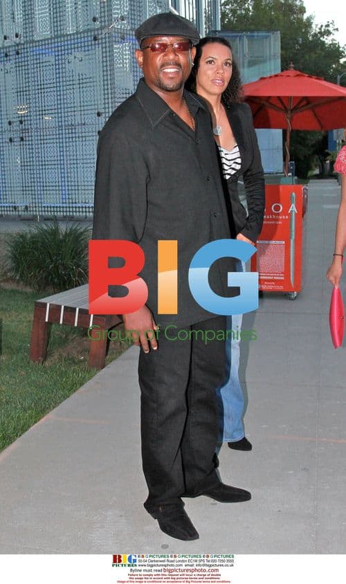 Martin Lawrence and Newlywed Wife Arrive for Dinner