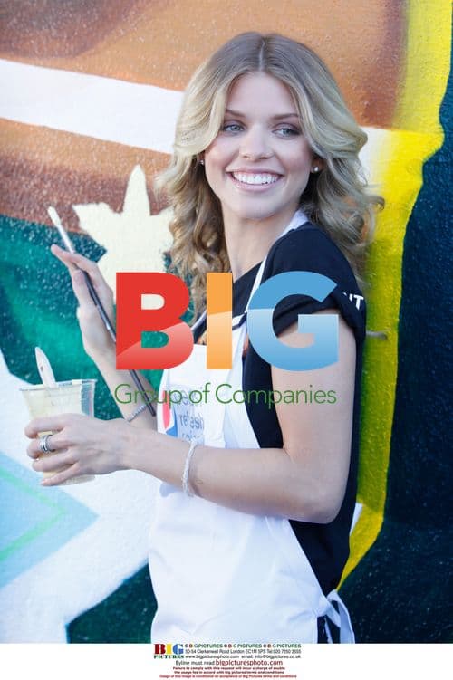 Celebrities paint mural at El Salvador Community Center