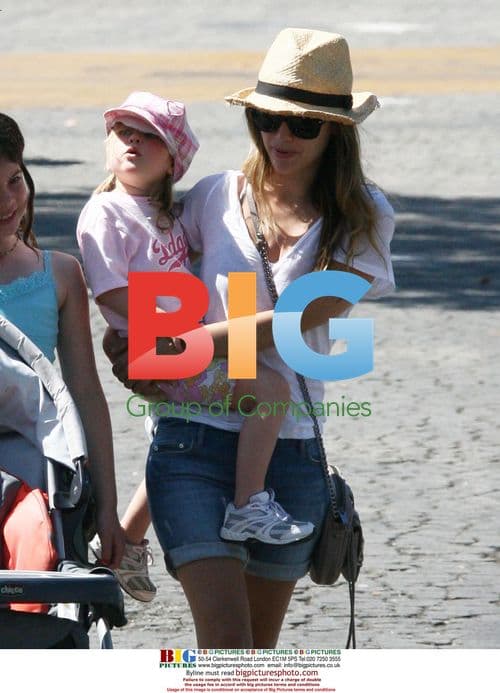 Rachel Bilson's Family Trip to LA Zoo