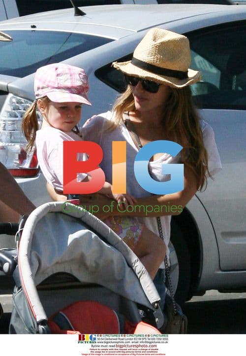 Rachel Bilson with Family at LA Zoo
