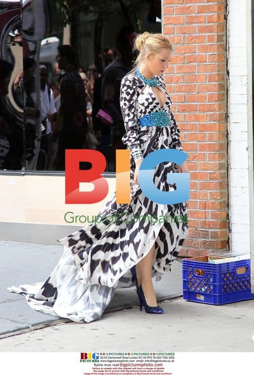 Blake Lively on Gossip Girl Set