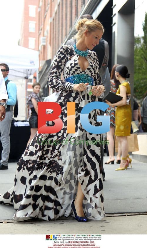 Blake Lively on Gossip Girl Set