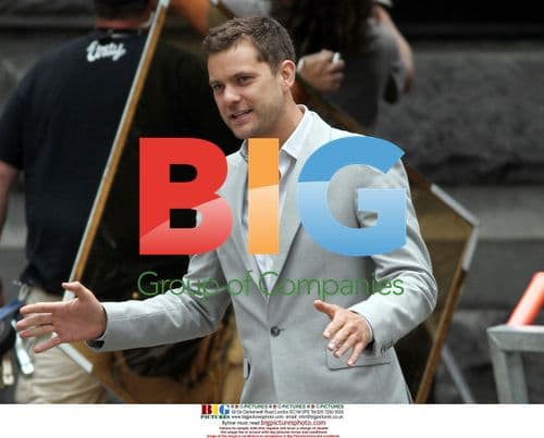 Joshua Jackson on Fringe Season III set